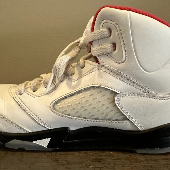 Jordan 5 Retro Fire Red Silver Tongue (2020) (PS) 2.5Y - Picture 4 of 8